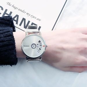 "The Memory" Ladies Watch Turntable in Silver